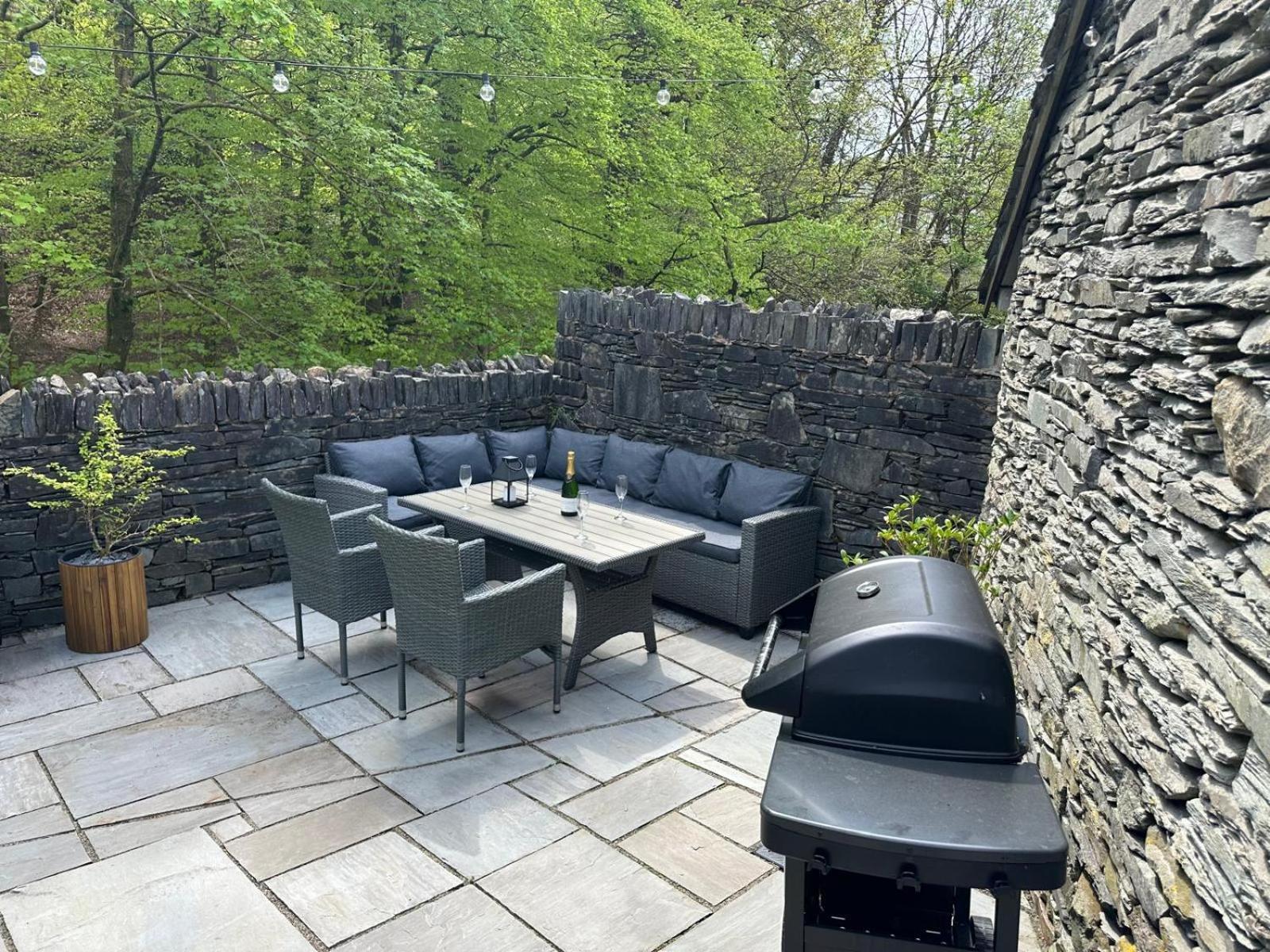 Spacious Property With Waterfall View By Letmestay Ambleside Exterior photo